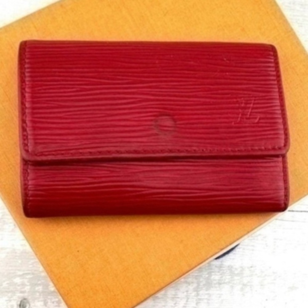 AUTHENTIC Louis Vuitton key holder. Previously owned. Color: Castilian red. - Picture 2 of 16